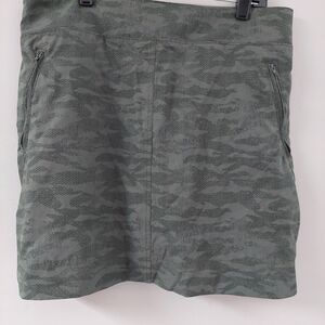 Orvis Green Camo Skirt Skort Women's‎ Medium Zipped Pockets